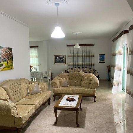 Hotel Vila Kafe Lukova Kültér fotó