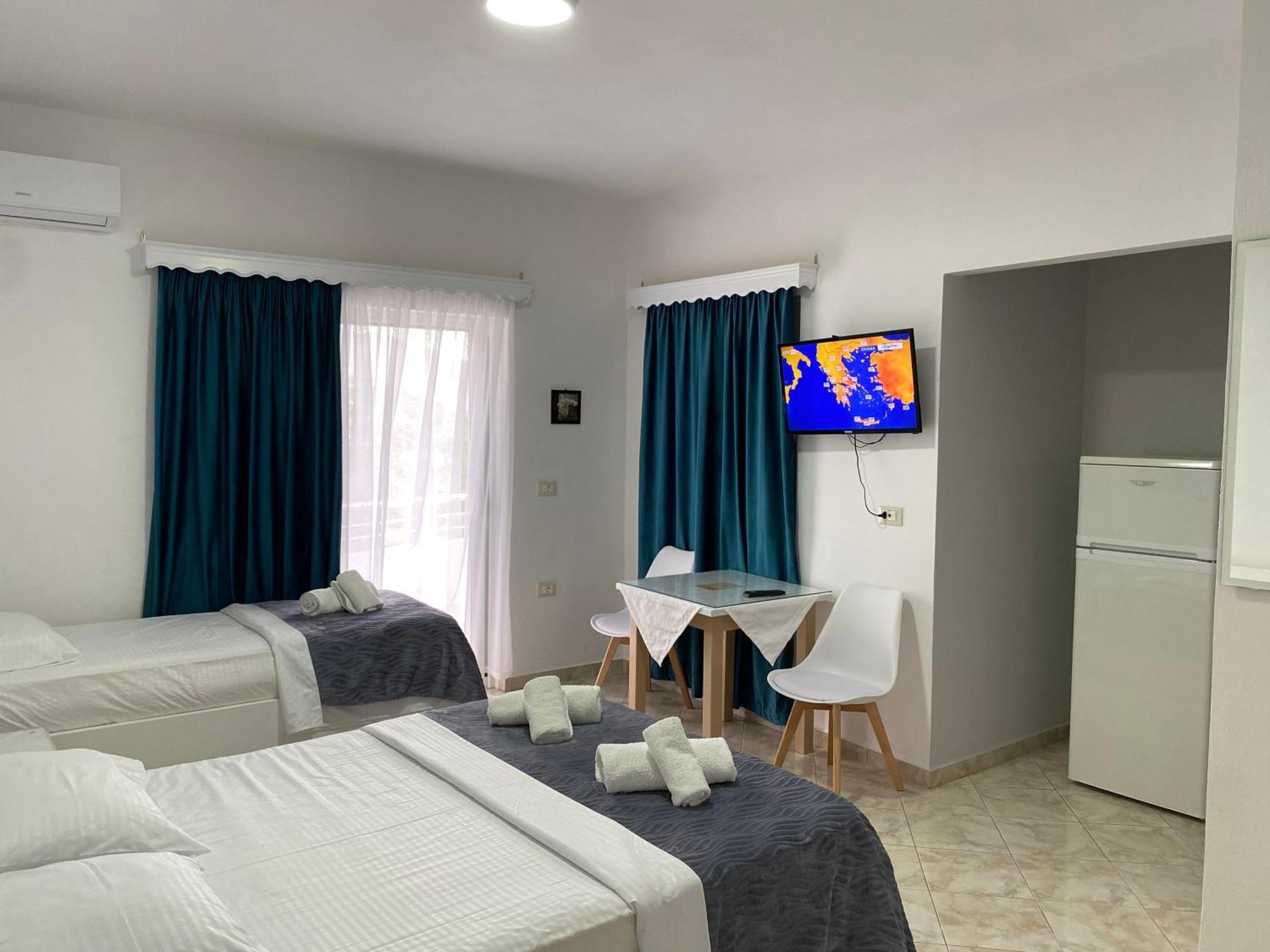 Hotel Vila Kafe Lukova Kültér fotó
