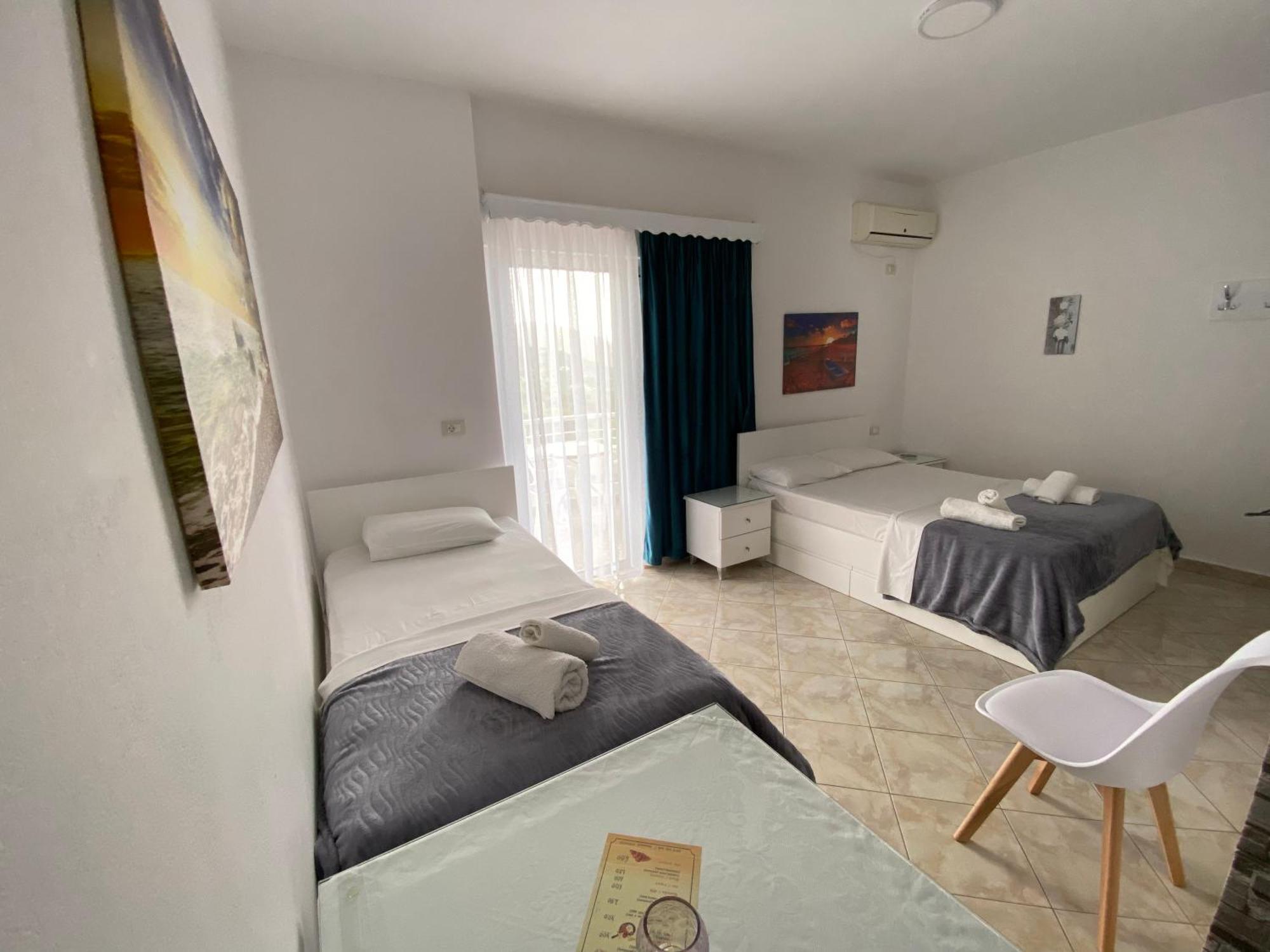 Hotel Vila Kafe Lukova Kültér fotó