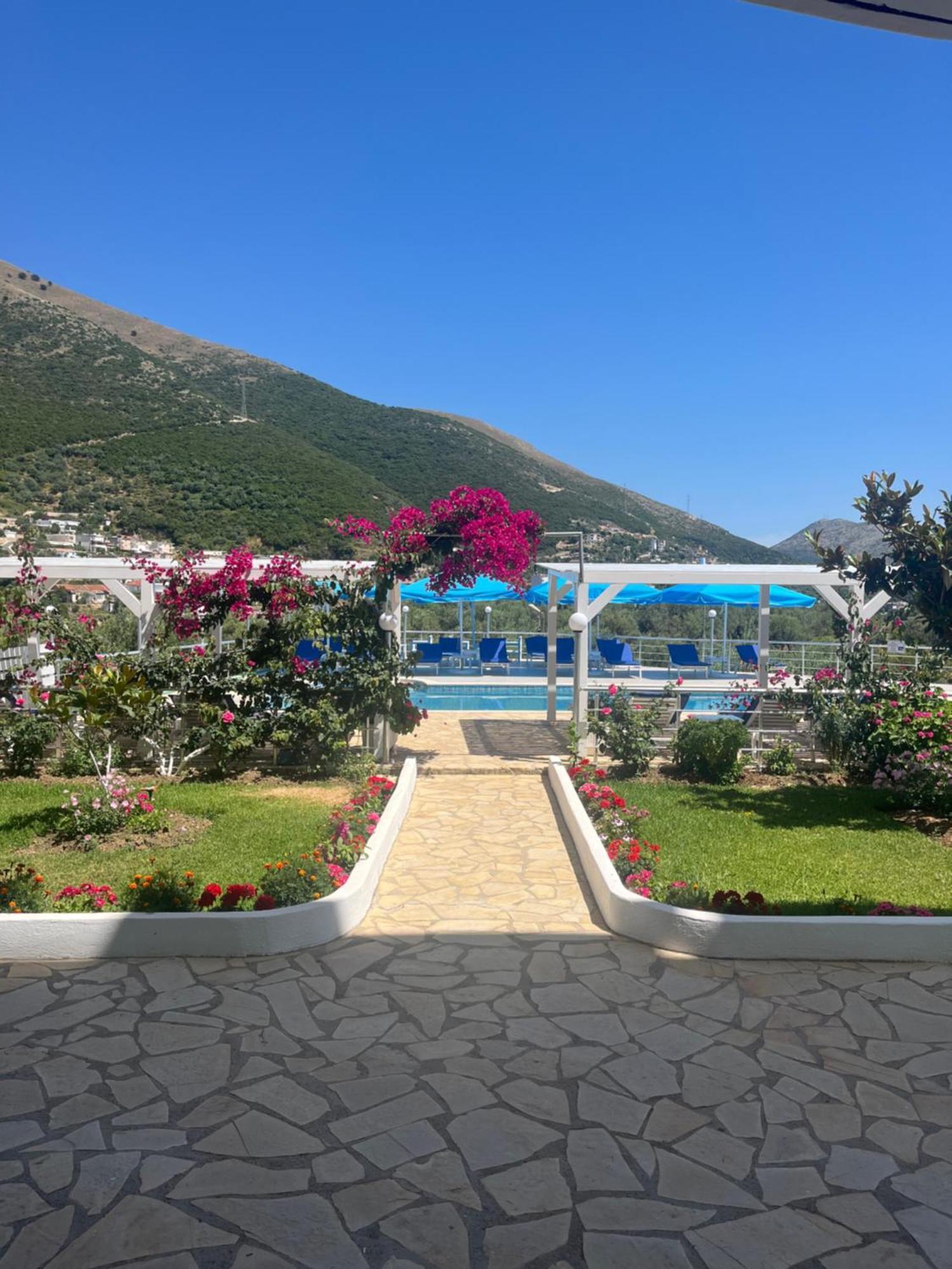 Hotel Vila Kafe Lukova Kültér fotó