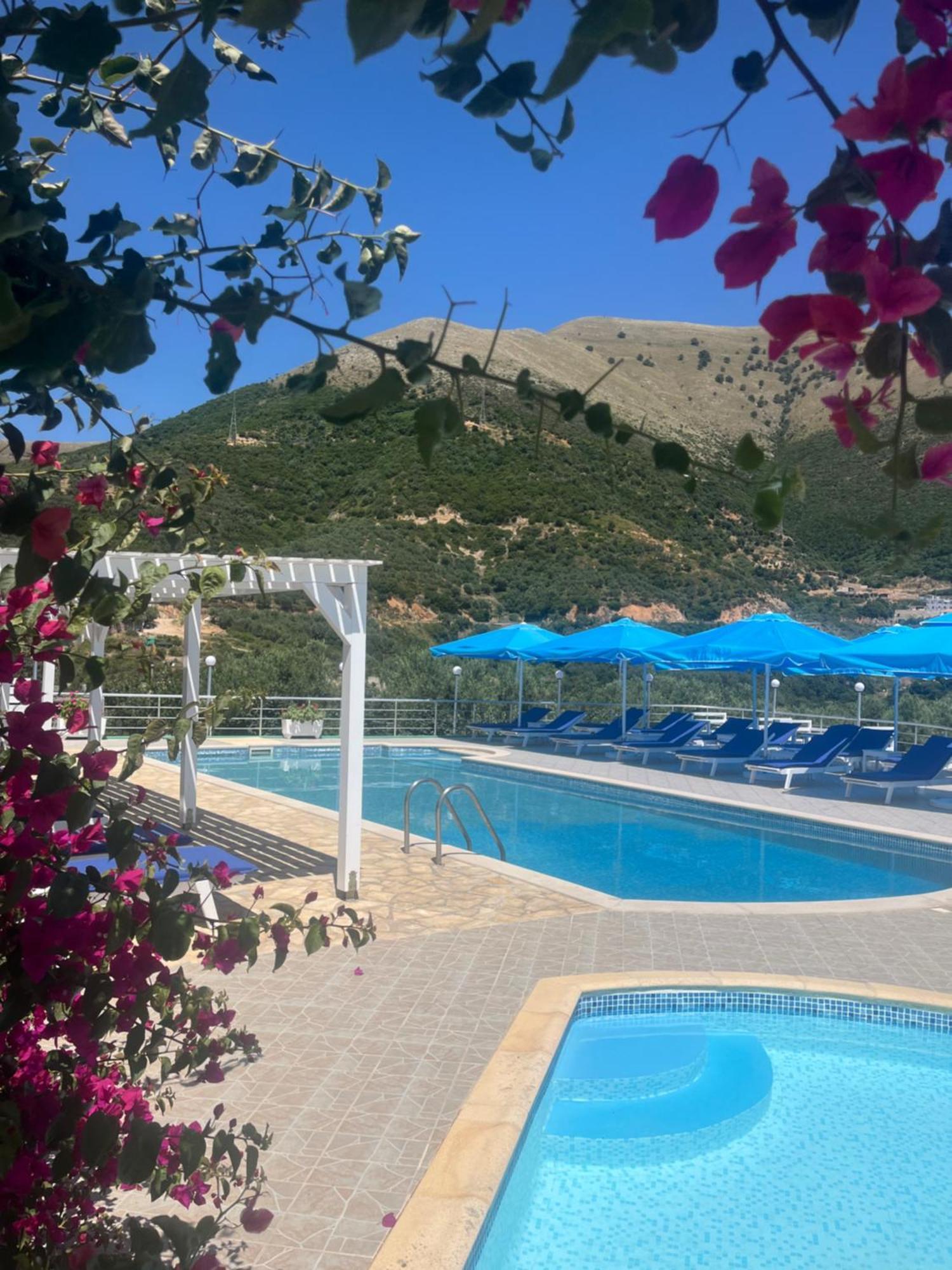 Hotel Vila Kafe Lukova Kültér fotó