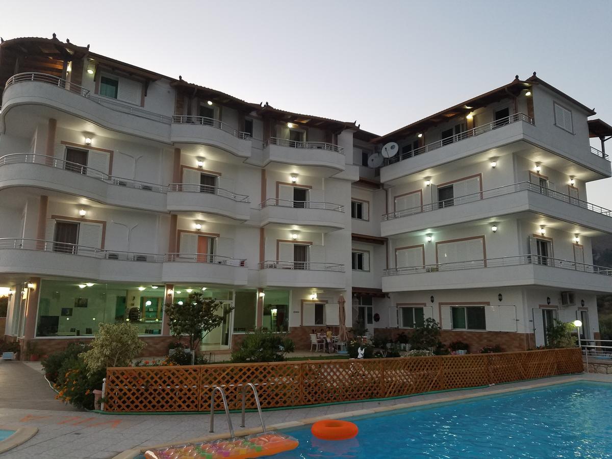Hotel Vila Kafe Lukova Kültér fotó