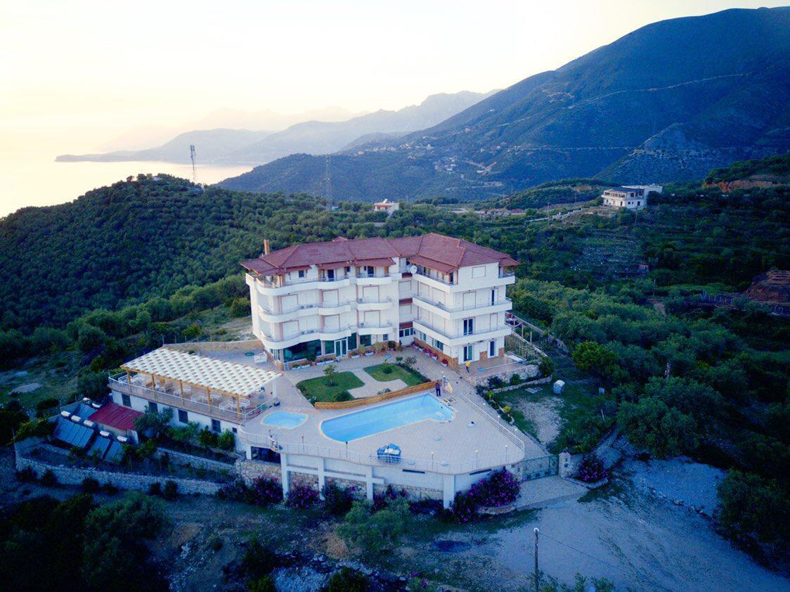 Hotel Vila Kafe Lukova Kültér fotó
