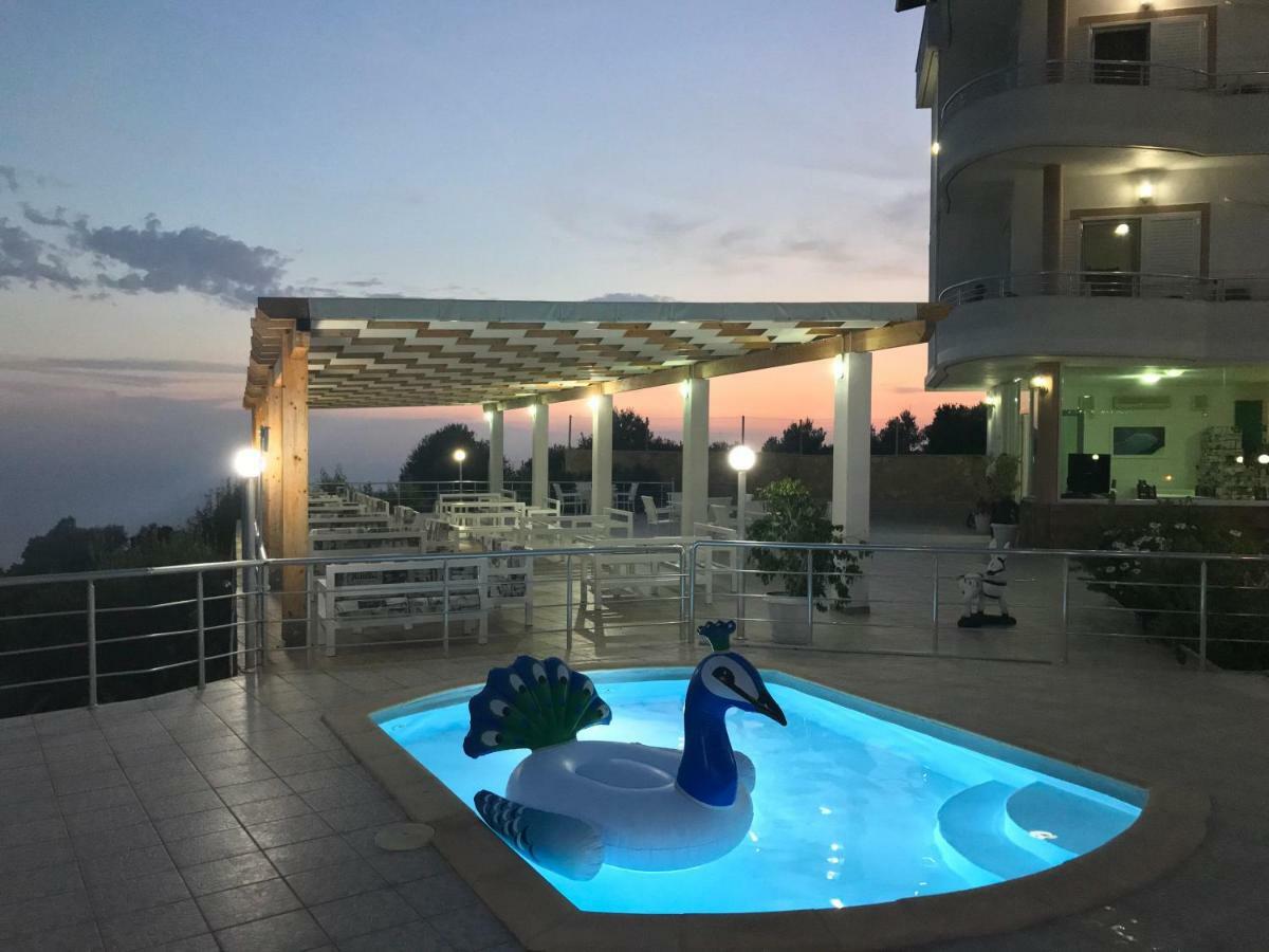 Hotel Vila Kafe Lukova Kültér fotó