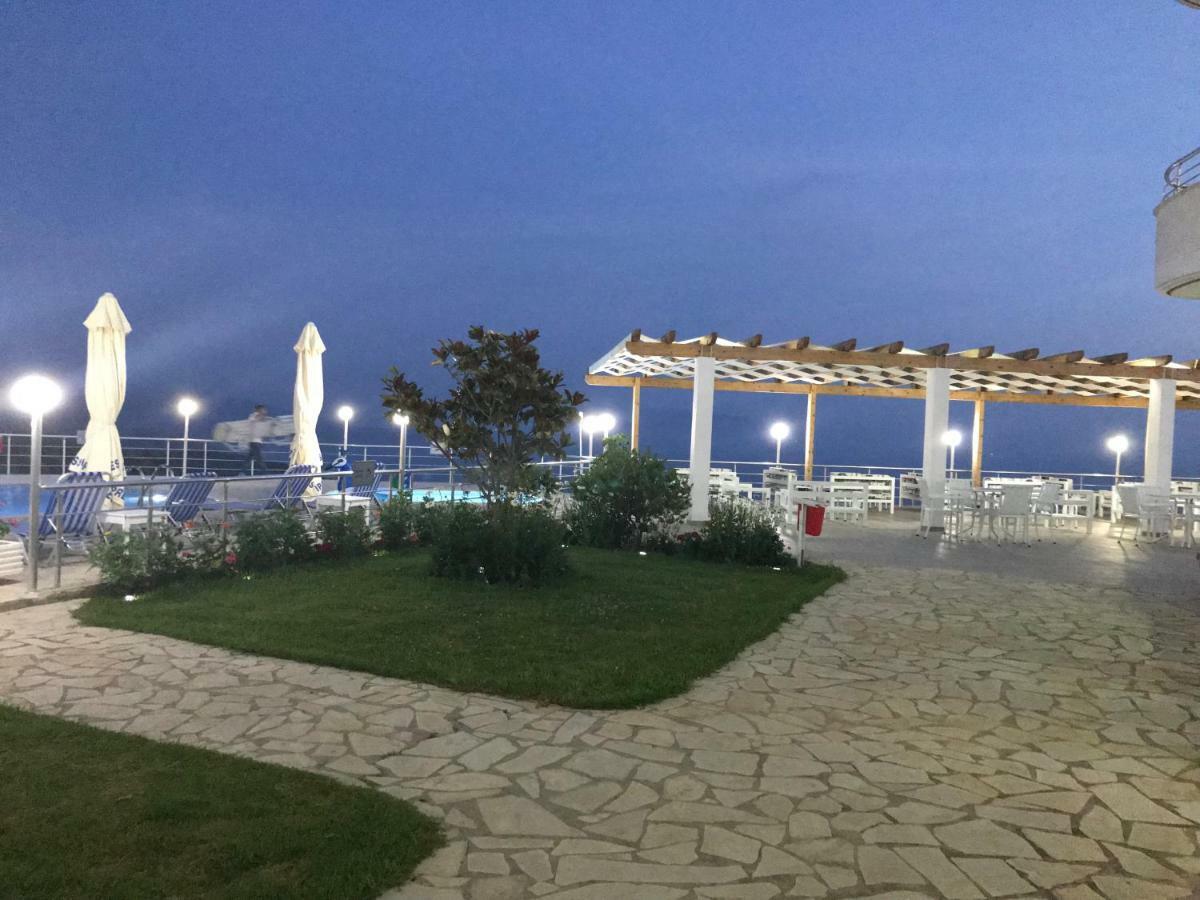 Hotel Vila Kafe Lukova Kültér fotó