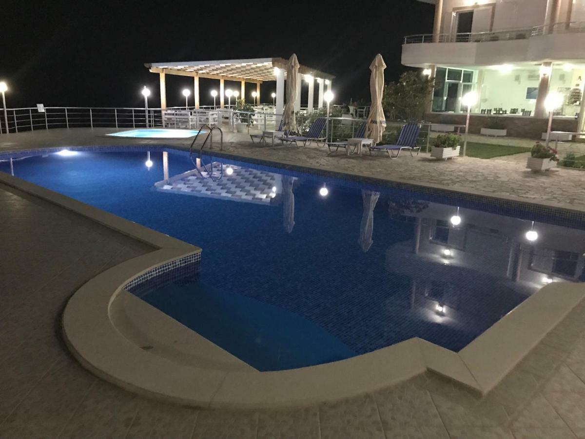 Hotel Vila Kafe Lukova Kültér fotó